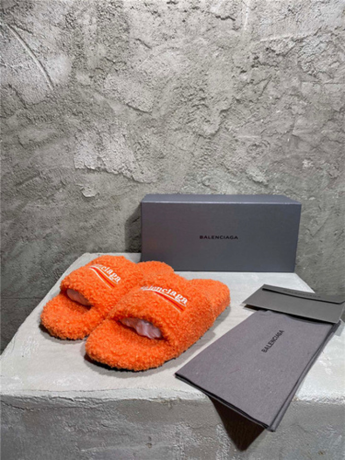 BLCG SLIPPERS