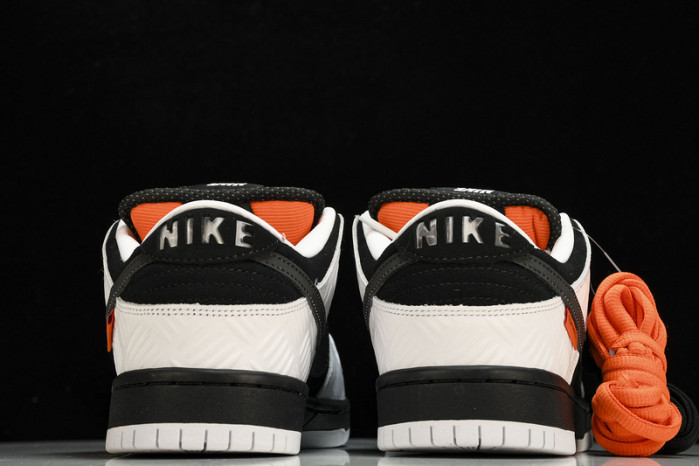 TIGHTBOOTH x Nike SB Dunk Low FD2629-100