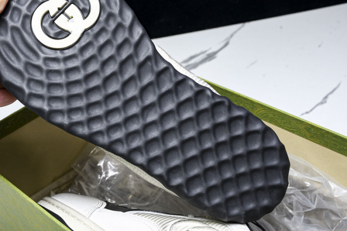 Gv*c sneaker