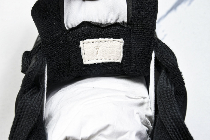Gv*c sneaker