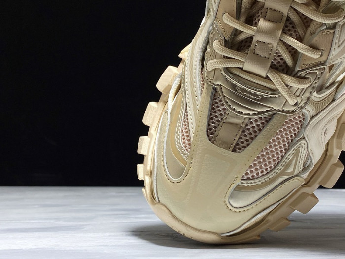 BLCG  Track TRAINER  Yeeshoes  220402