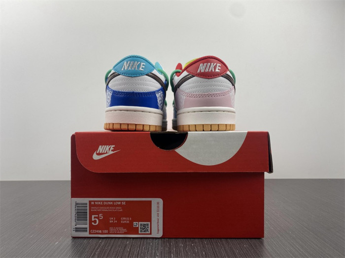 NIKE DUNK LOW SE ‘’ FREE.99