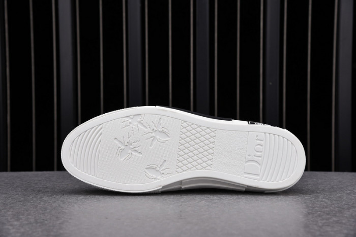 D10R B23 Oblique High Top Sneaker