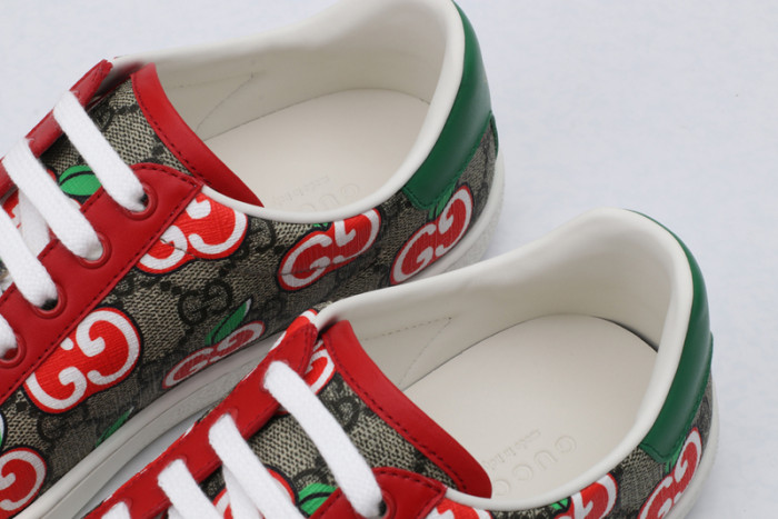 Gv*c ace embroidered low-top sneaker