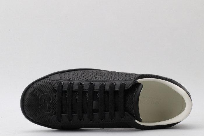 Gv*c ace embroidered low-top sneaker 431942a38g09065